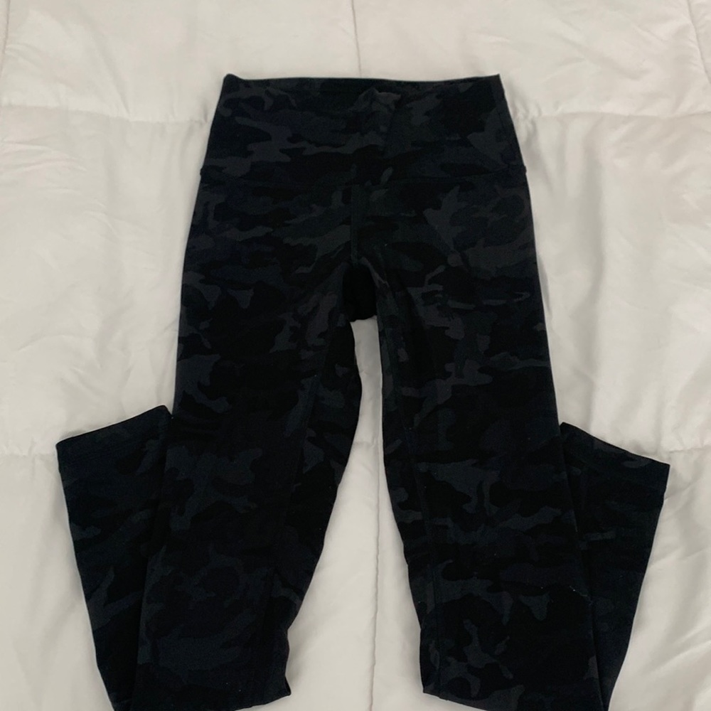 Lululemon Wunder Under High Rise Legging. 25” inseam. Size 6.